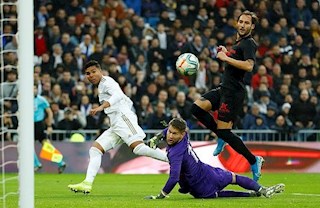 Real Madrid vượt khó trước Sevilla: Công đầu của thủ lĩnh Casemiro