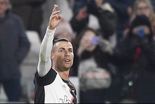 Lập cú đúp vào lưới Parma, Cristiano Ronaldo đi vào lịch sử với kỷ lục khó tin