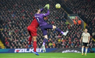 Huyền thoại MU bất ngờ đòi lại công bằng cho… Liverpool
