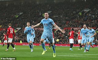 Thầy trò Burnley gáy mạnh sau chiến thắng lịch sử ở Old Trafford