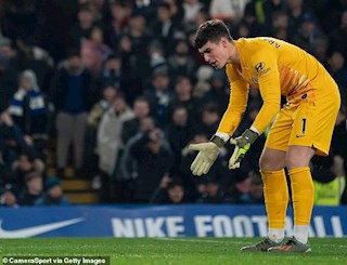 Chelsea có thể tống khứ thủ môn đắt giá nhất thế giới