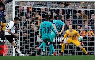 Nghịch lý Barca: Tốt nước sơn, nhưng không tốt gỗ!