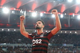 Trung vệ người Brazil đã thuộc về Arsenal?
