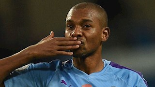 Man City chặn đường Fernandinho tới Arsenal