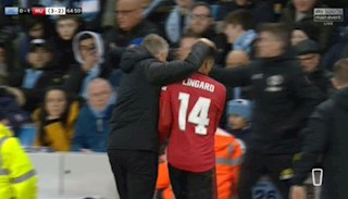 Jesse Lingard chơi tệ trước Man City, HLV Solskjaer phản ứng dữ dội
