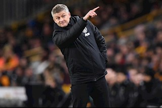 Solskjaer cậy giàu, chê bai cơ sở vật chất nhà người ta