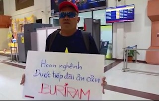 ĐT U23 Việt Nam được một vị khách đặc biệt tiếp đón tại Buriram