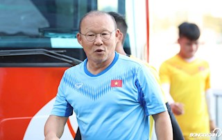 VIDEO: HLV Park rê như Messi, nghiêm khắc chỉ đạo trên sân tập