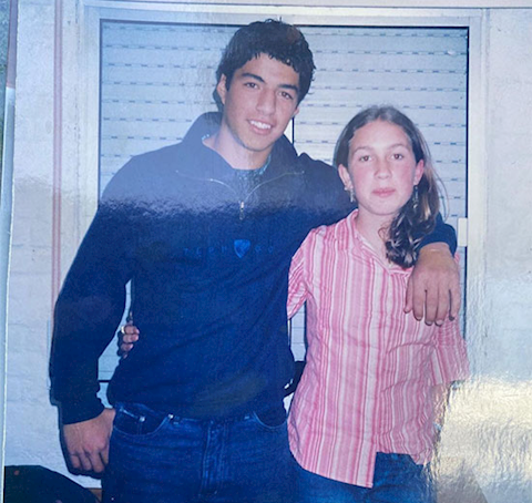 Lộ ảnh vợ chồng Luis Suarez cách đây 18 năm