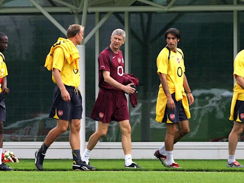 Dennis Bergkamp: Bóng đá quan trọng nhất là không gian (P2)