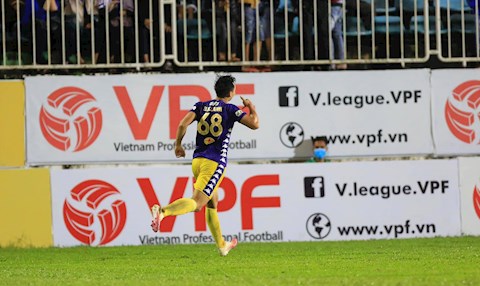 Trung vệ Hà Nội FC khiêm tốn sau khi lập cú đúp hủy diệt HAGL