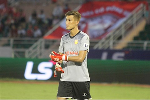 Thủ môn Nam Định nén nỗi đau bố vợ qua đời để ra sân trong trận gặp SHB Đà Nẵng