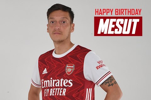 Arsenal mừng sinh nhật Ozil nhưng đăng ảnh ‘như đưa đám’