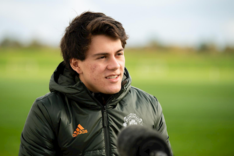 Vừa sang MU, Pellistri được cho luôn căn nhà 3 tầng