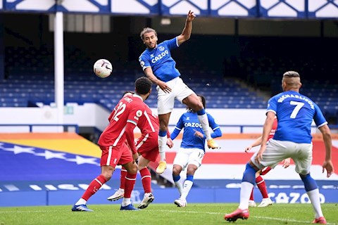 Dư âm Everton vs Liverpool: 10 năm đau khổ kéo dài