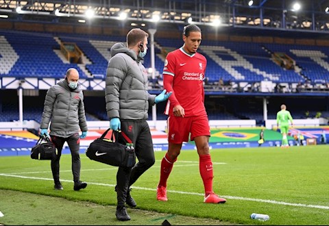 Van Dijk CHÍNH THỨC lên bàn mổ, có nguy cơ nghỉ hết mùa