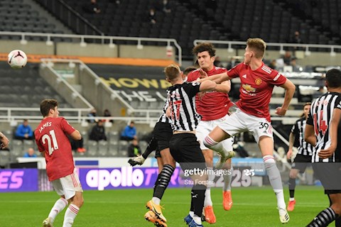Thông số cho thấy Harry Maguire đang là ‘bá chủ’ trên không