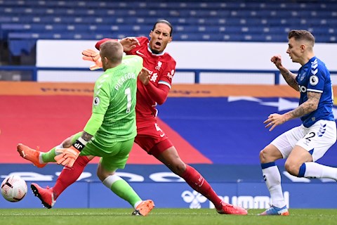 Màn trình diễn 50 sắc thái của Jordan Pickford