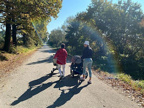 Ronaldo và bạn gái đăng ảnh trái ngược