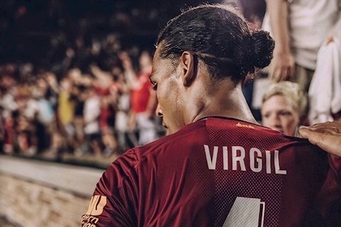 Chấn thương nặng, Van Dijk được đồng đội trích dẫn Kinh thánh để ủng hộ