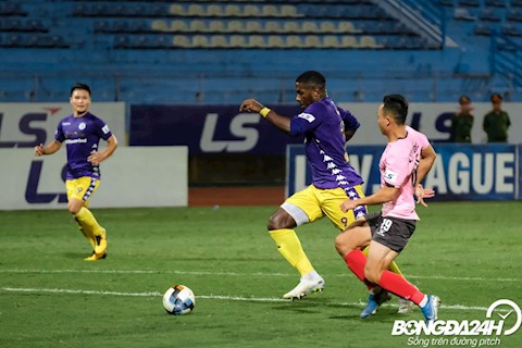 VIDEO: Xem lại màn tấu hài của tiền đạo Omar trên hàng công Hà Nội FC