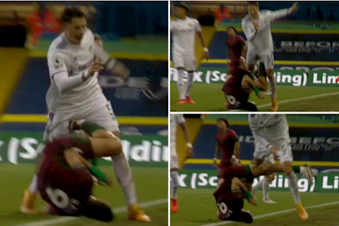 BLĐ Leeds nổi điên với VAR