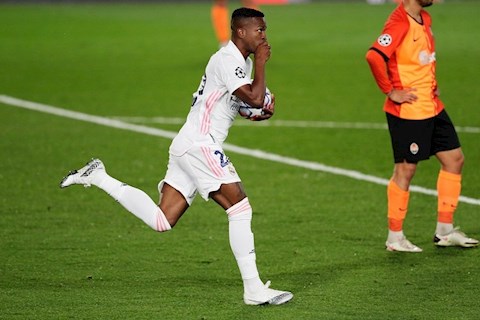 Vinicius ghi bàn thắng nhanh nhất lịch sử Champions League