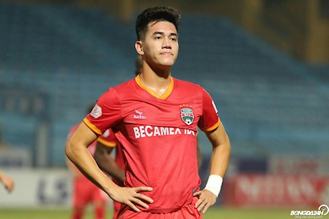 VIDEO: Tiến Linh lập siêu phẩm đẳng cấp tung lưới HAGL