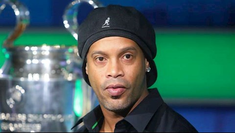 Mới mãn hạn tù, Ronaldinho đã dương tính với Covid-19