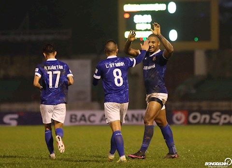 Nam Định ở lại V-League: Một người khỏe, nhiều người vui!