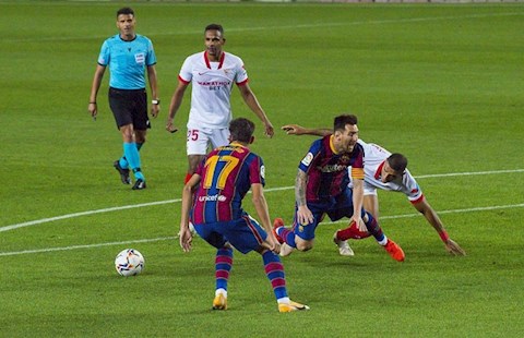 Trọng tài lấy đi 2 điểm của Barca trước Sevilla?