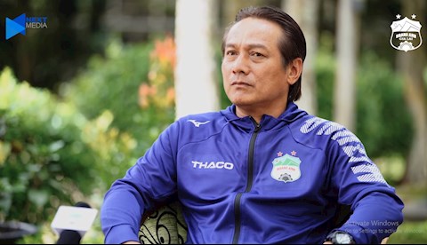 HLV Nguyễn Văn Đàn tiết lộ sự thất thường của HAGL khi đá sân khách