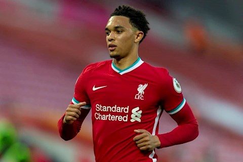 Tình huống Joe Gomez tấu hài cực mạnh, kiến tạo cho đối thủ ghi bàn