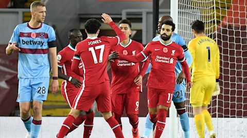 Thắng kịch tính West Ham, Liverpool cân bằng kỷ lục CLB