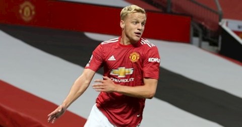 Vấn đề của Van de Beek ở MU là gì?