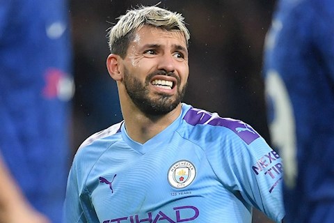 Aguero nổi điên vì liên tục bị Neymar giết trong game