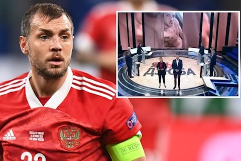 Tuyển Nga loại người hùng World Cup 2018 vì tự sướng