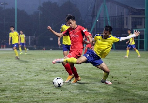 U22 Việt Nam bị chê đá như gà công nghiệp
