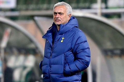 Quá nhiều cầu thủ nhiễm Covid-19, Jose Mourinho phản ứng thế nào?