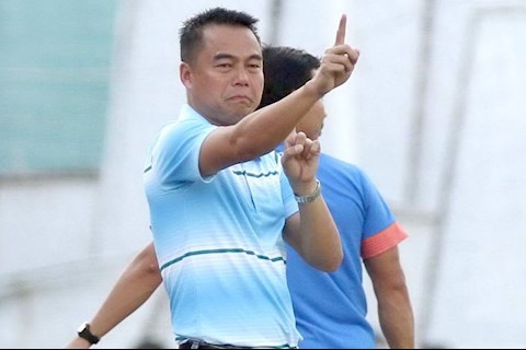 Tân binh giải hạng Nhất bị phạt nặng vì lỗi phản ứng trọng tài