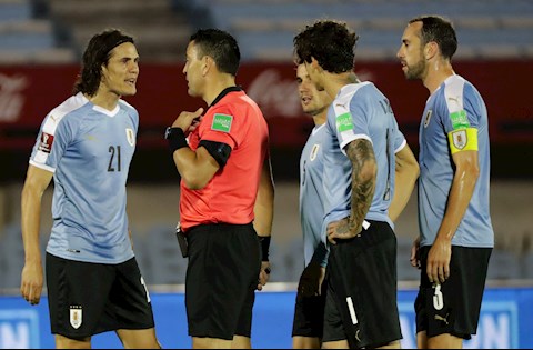 Bị thẻ đỏ do phạm lỗi thô bạo, Cavani vẫn được nạn nhân tha thứ