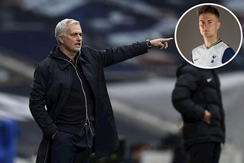 Mourinho đặt niềm tin vào trò cưng của Ryan Giggs