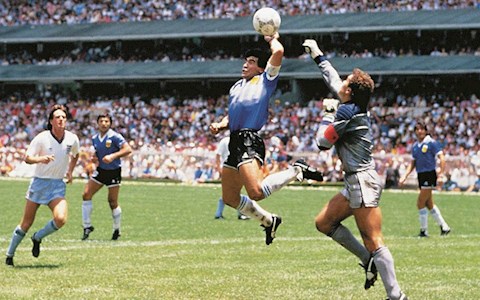 VIDEO: Tranh cãi về Bàn tay của chúa mà Maradona tạo ra ở World Cup 1986