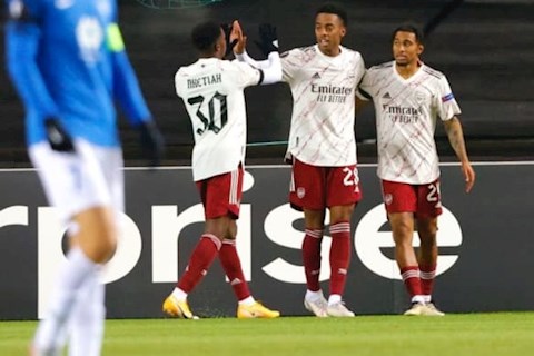 Tiền đạo trẻ ghi bàn đầu tiên cho Arsenal