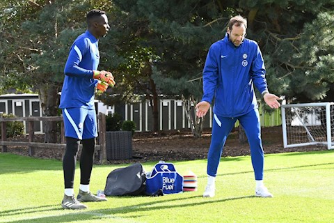 Edouard Mendy liên tục tỏa sáng, Petr Cech phản ứng thế nào?