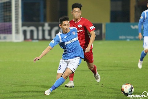 HLV Phạm Minh Đức chế giễu TP.HCM: Hơi một tí nằm sân thì không vô địch được đâu!