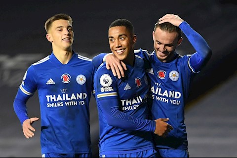 Đè bẹp tân binh khó chịu Leeds, Leicester vươn lên thứ 2 trên BXH