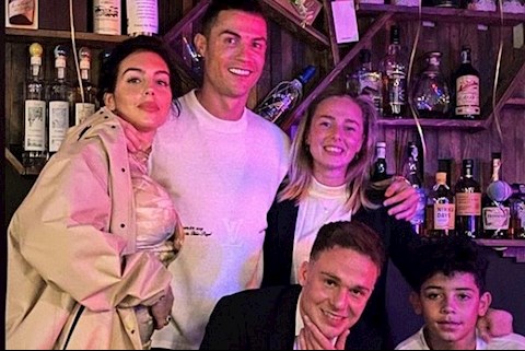Cristiano Ronaldo tiếp tục chinh phục trái tim NHM