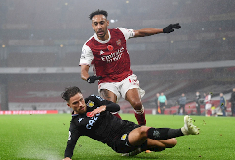Arsenal thua đau Villa, Aubameyang lần đầu bất lực ở Emirates