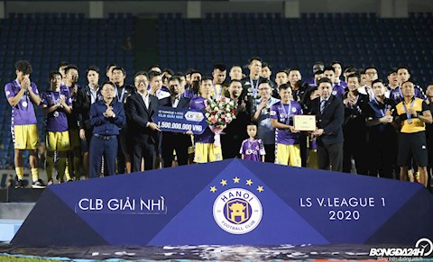 ẢNH: Chia tay V-League 2020, Hà Nội FC kém vui trong ngày nhận huy chương